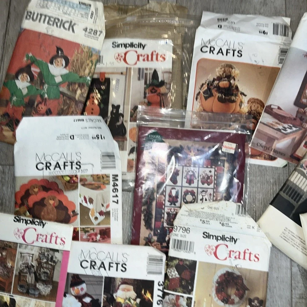 Lot‎ of 17 Vintage Craft Sewing Patterns Bears + Holidays + Farmhouse